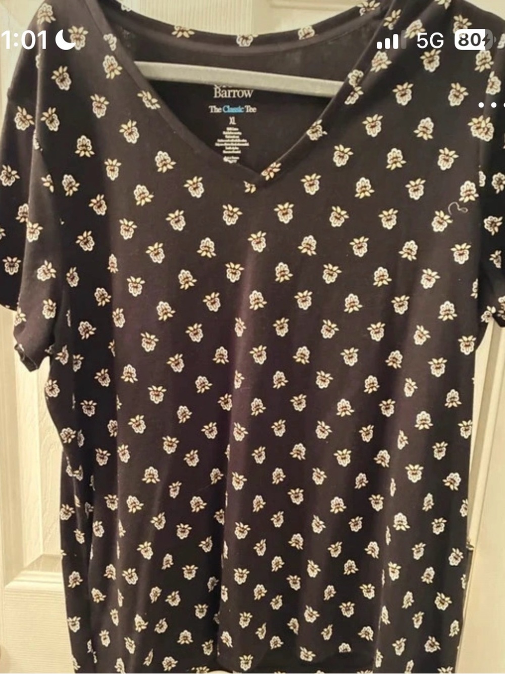 Women’s Black Floral V-Neck Tee SZ XL